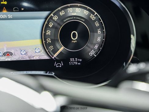 Used 2024 Bentley Bentayga Extended Wheelbase AWD/4WD image 24