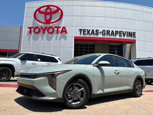 Used 2025 Kia K4 FWD image 2