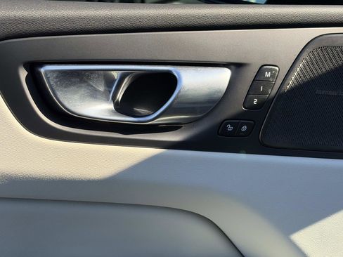 Certified 2023 Volvo XC60 B5 Plus w/ Climate Package image 18