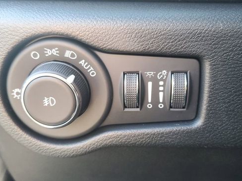 New 2026 Chrysler Pacifica Select image 21