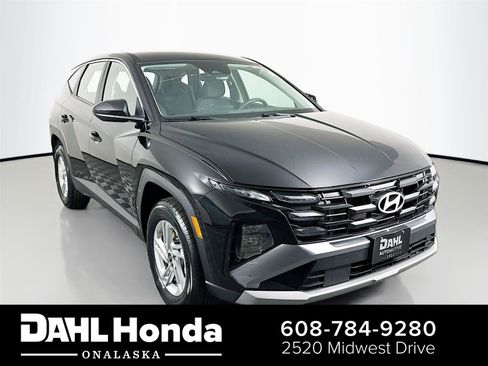 Used 2025 Hyundai Tucson SE AWD/4WD image 1