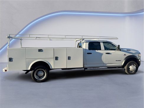 Used 2021 RAM 5500 Tradesman w/ Chrome Appearance Group image 7