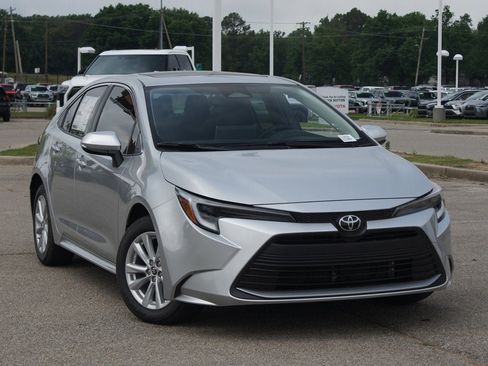 Used 2026 Toyota Corolla XLE FWD image 29