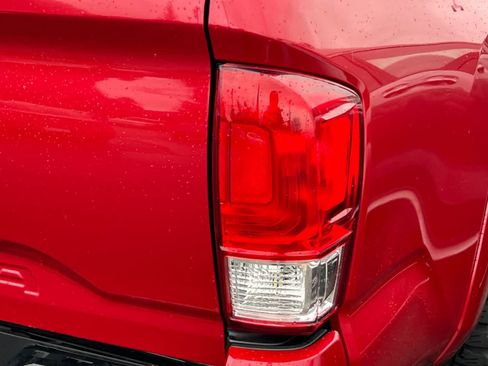 Used 2016 Toyota Tacoma SR5 w/ SR5 Appearance Package (DN) image 16