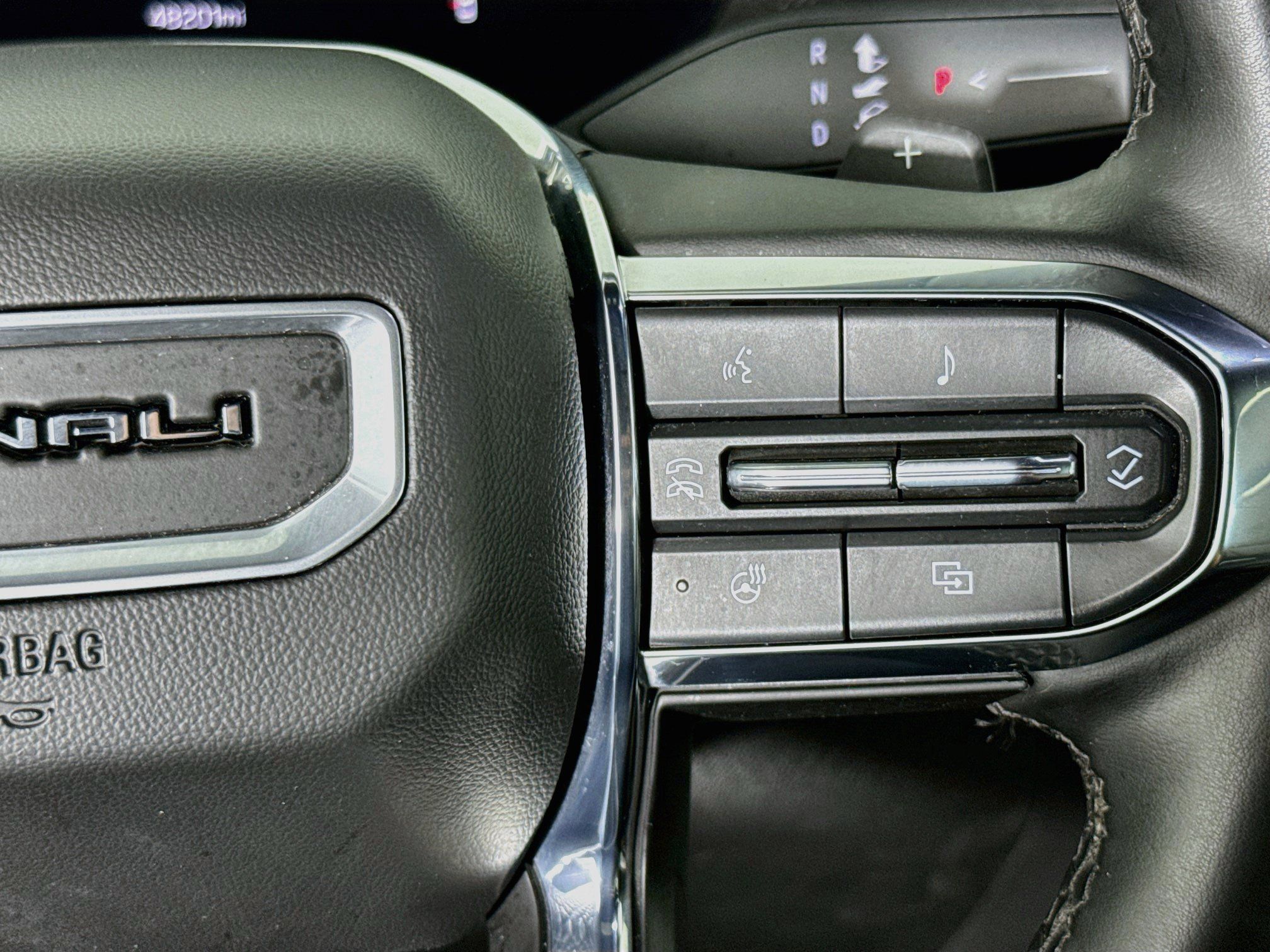 Used 2025 GMC Yukon Denali AWD/4WD image 13