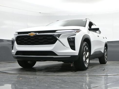Used 2025 Chevrolet Trax LT w/ LT Convenience Package FWD image 45