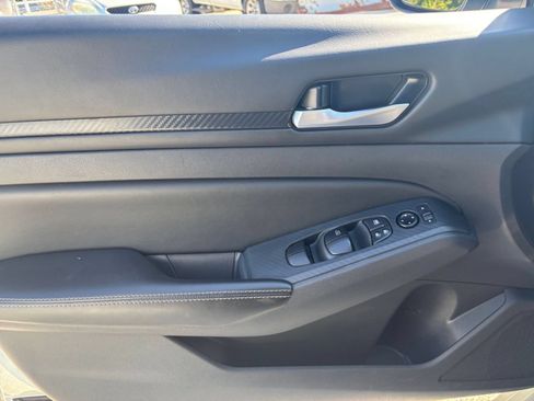 Used 2025 Nissan Altima 2.5 SV FWD image 18