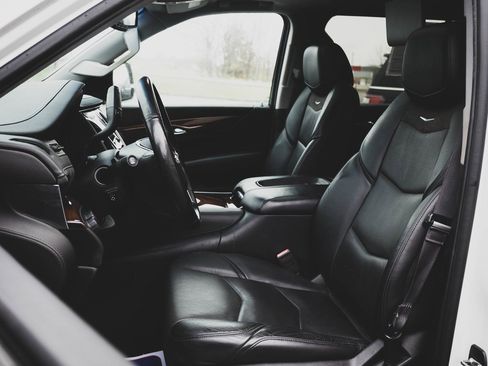 Used 2016 Cadillac Escalade ESV Luxury image 24