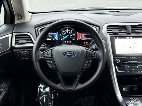 Used 2019 Ford Fusion SE FWD image 23
