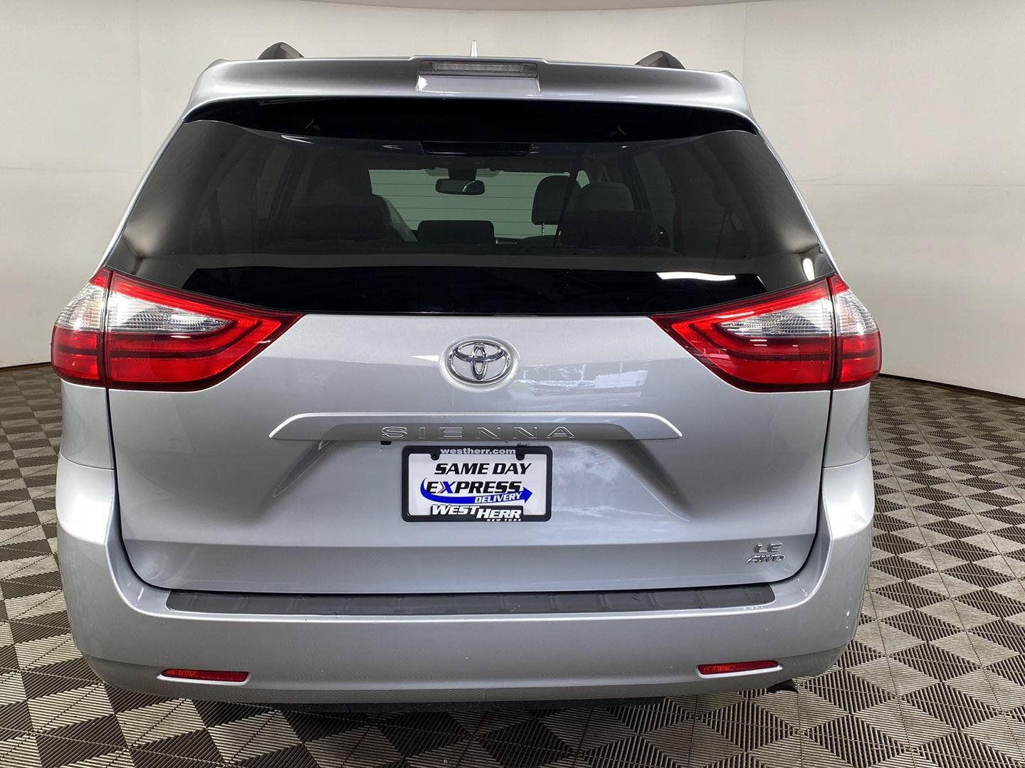 Used 2020 Toyota Sienna LE AWD/4WD image 5