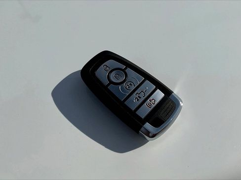 Used 2023 Ford F250 Lariat w/ Tow Technology Package image 11