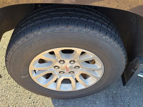 Used 2018 GMC Yukon SLT w/ HD Trailering Package image 4