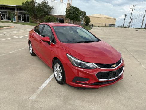 Used 2018 Chevrolet Cruze LT w/ Convenience Package FWD image 6