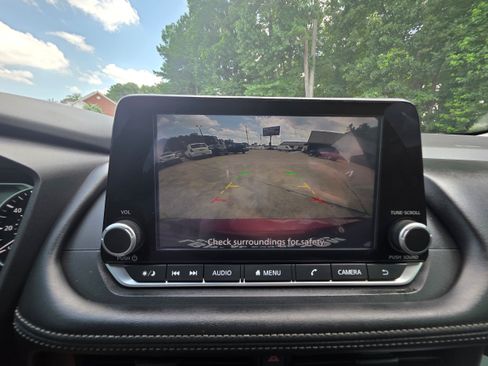 Used 2024 Nissan Rogue S FWD image 12
