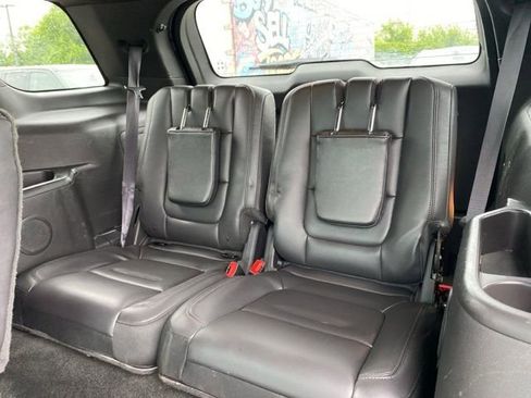 Used 2015 Ford Explorer XLT w/ Equipment Group 202B AWD/4WD image 17