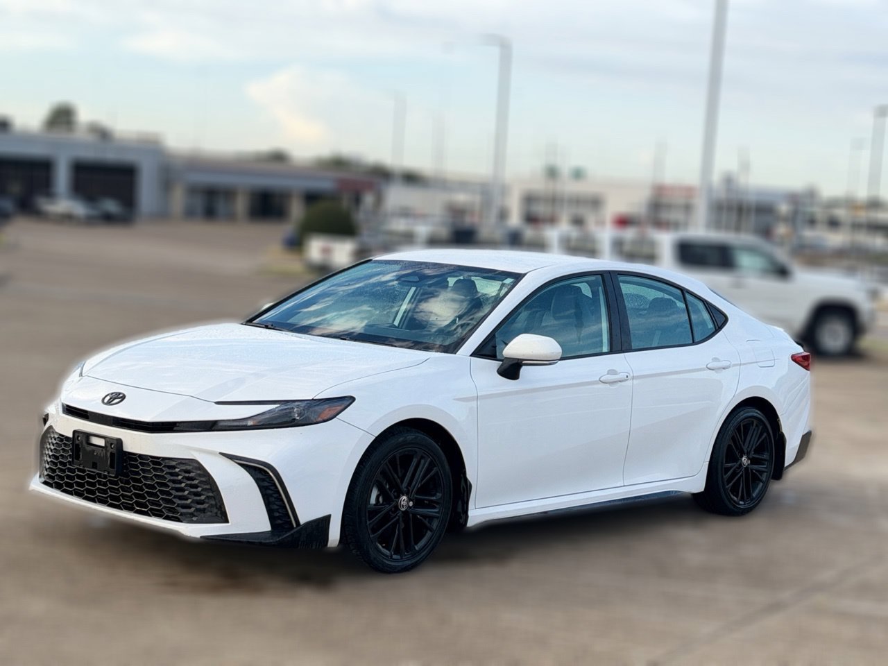 Used 2025 Toyota Camry SE w/ Convenience Package FWD image 2