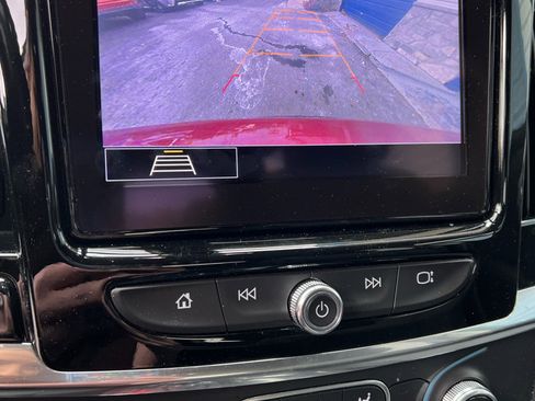 Used 2020 Chevrolet Traverse LT image 15