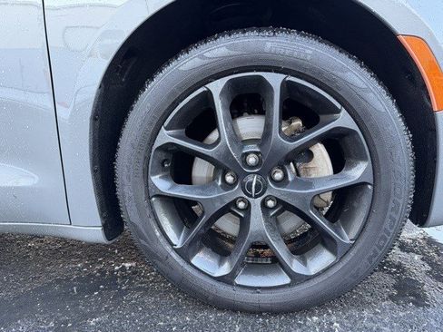 Used 2021 Chrysler Pacifica Touring-L w/ Premium & Safety Sphere Group image 23