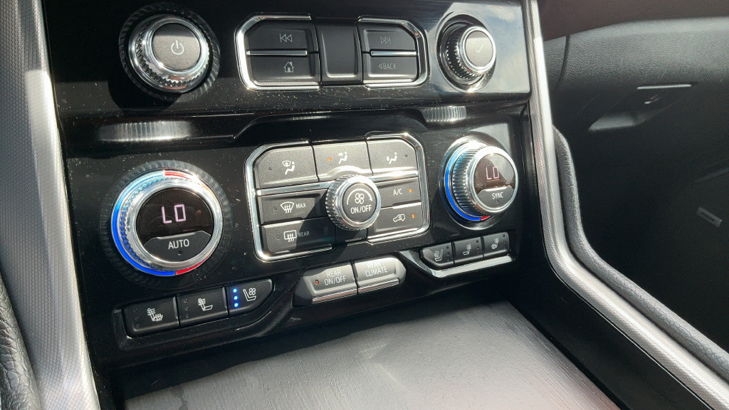 Used 2022 GMC Yukon Denali RWD image 16