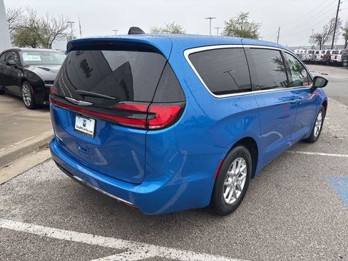 New 2026 Chrysler Pacifica Select image 27