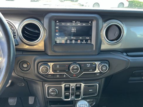 Used 2018 Jeep Wrangler Unlimited Sahara w/ LED Lighting Group AWD/4WD image 25