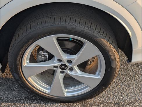 New 2025 Audi Q5 Premium Plus image 17