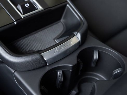 Certified 2026 Porsche Macan AWD/4WD image 27