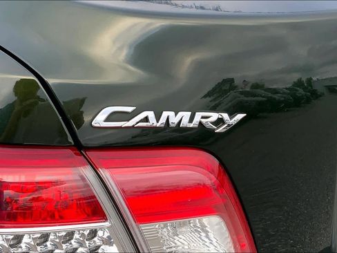 Used 2011 Toyota Camry XLE w/ XLE Extra-Value Pkg #1 FWD image 28