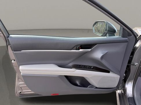 Used 2022 Toyota Camry LE image 14