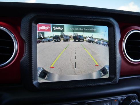 Used 2021 Jeep Gladiator Rubicon AWD/4WD image 19