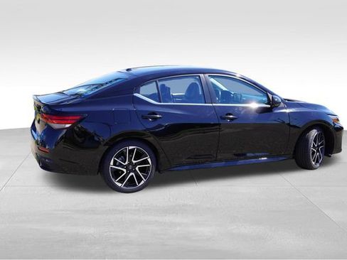 Used 2025 Nissan Sentra SR w/ SR Premium Package FWD image 4