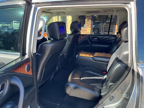 Used 2016 INFINITI QX80 4WD w/ Deluxe Technology Package image 5