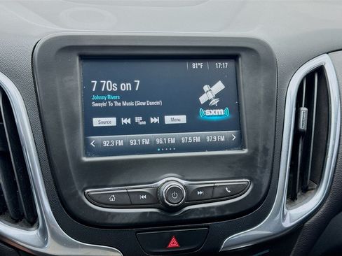 Used 2018 Chevrolet Equinox LT FWD image 11