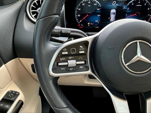 Certified 2021 Mercedes-Benz GLA 250 4MATIC image 23