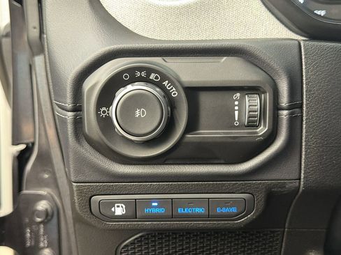 Used 2025 Jeep Wrangler Unlimited Sahara w/ Safety Group image 30