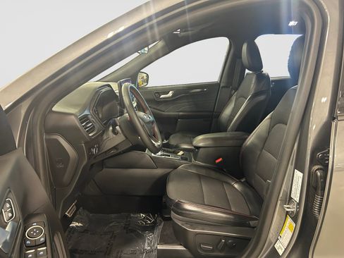 Used 2023 Ford Escape ST-Line FWD image 11