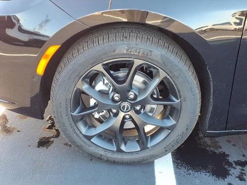 New 2026 Chrysler Pacifica Limited w/ S Appearance Package image 20