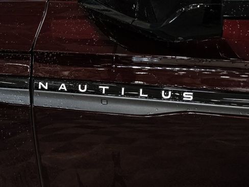 Used 2025 Lincoln Nautilus Reserve w/ Jet Appearance Package image 19