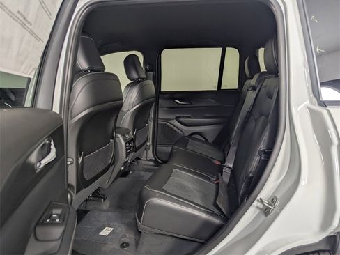 New 2025 Jeep Grand Cherokee Altitude image 25