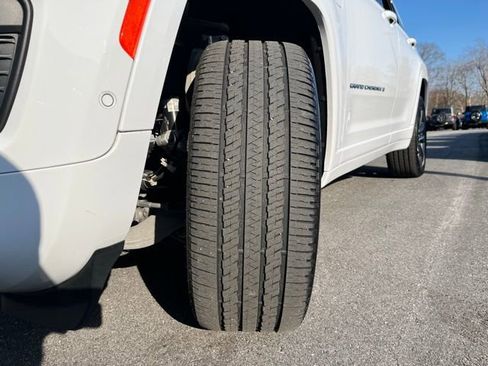 Used 2023 Jeep Grand Cherokee Overland w/ Luxury Tech Group IV image 15