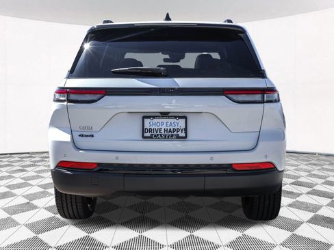 New 2025 Jeep Grand Cherokee Altitude image 13