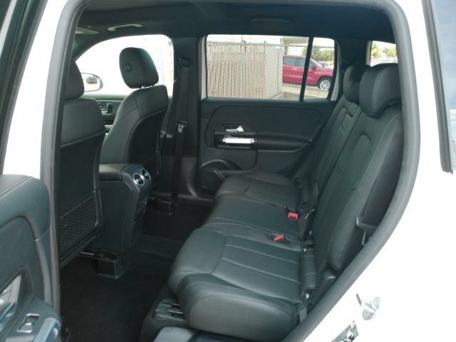 Used 2022 Mercedes-Benz GLB 250 4MATIC w/ Premium Package Lite image 17