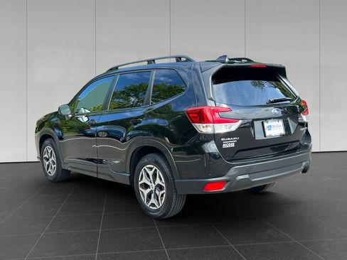 Used 2023 Subaru Forester Premium AWD/4WD image 3