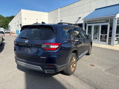 Used 2024 Honda Pilot Touring image 5