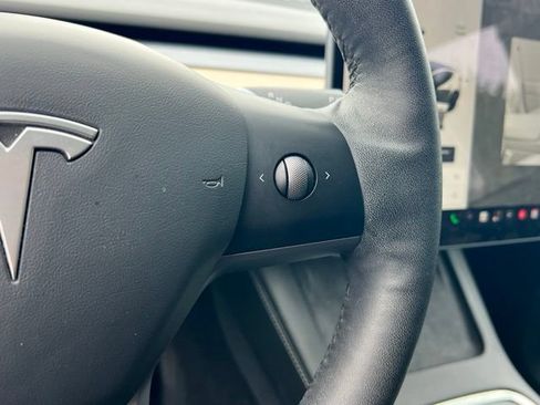 Used 2021 Tesla Model Y Long Range AWD/4WD image 19