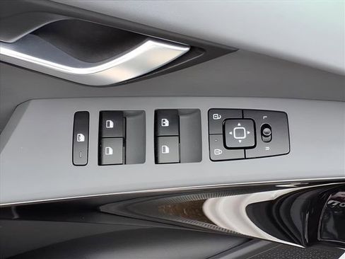 Used 2024 Kia Niro EX image 16