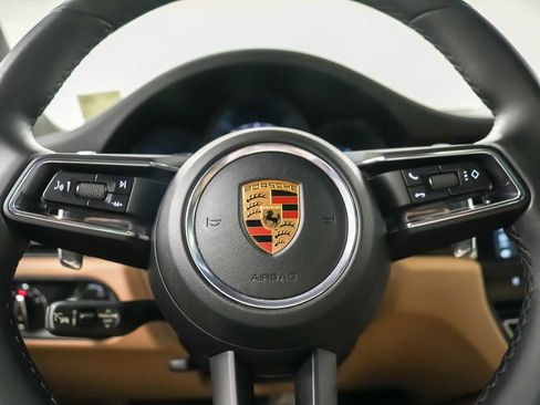 Certified 2023 Porsche Macan AWD/4WD image 26