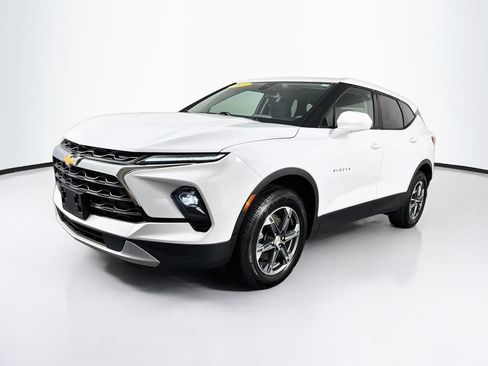 Used 2025 Chevrolet Blazer LT FWD image 3