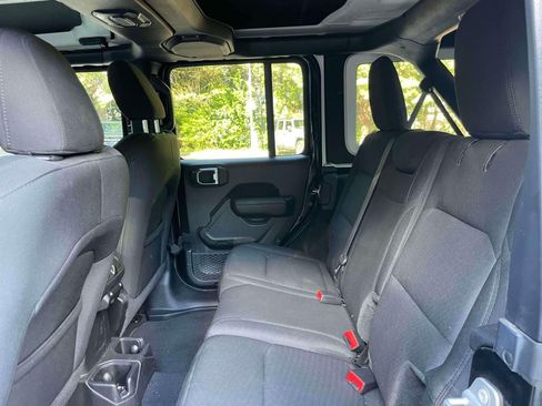 Used 2022 Jeep Wrangler Unlimited Sport AWD/4WD image 10