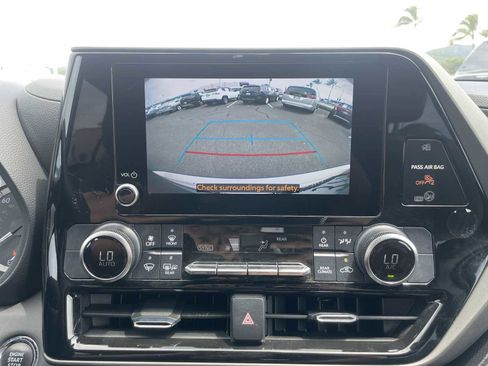 Used 2023 Toyota Highlander L FWD image 22